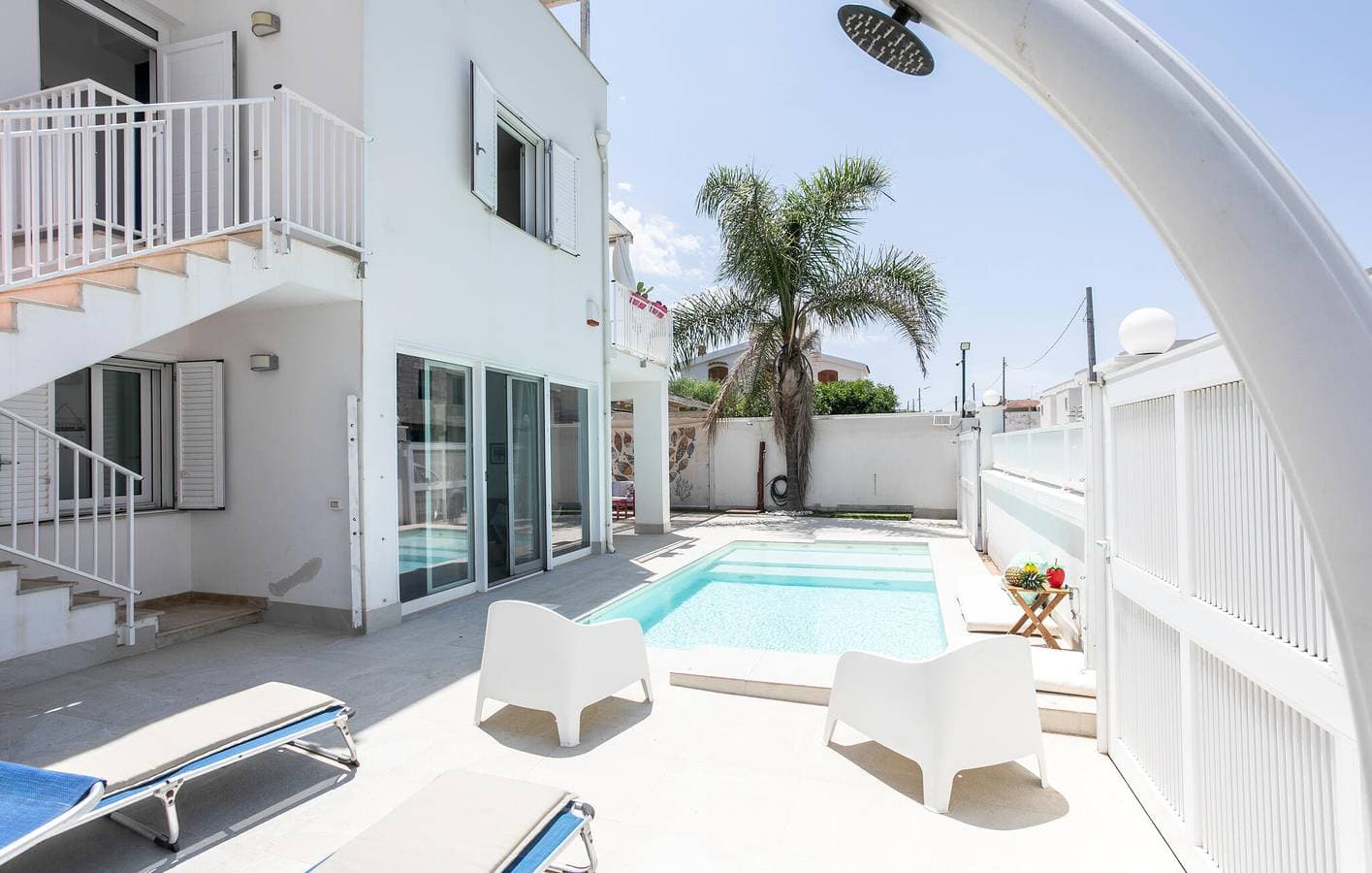 Foto 2 von 48: Paradies am Strand mit Pool und Terrasse