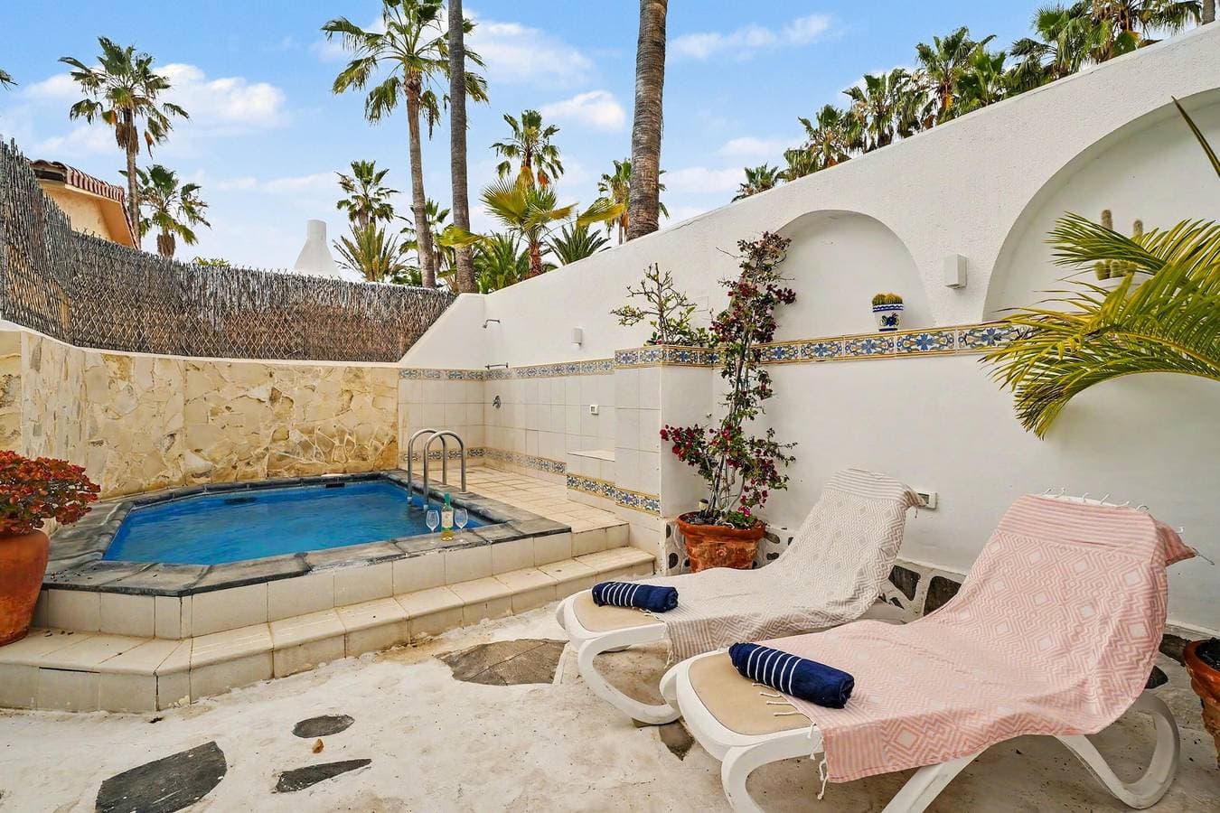 Foto 3 von 33: Ferienhaus 'Privater Pool und Meerblick' mit Meerblick, Gemeinschaftspool und WLAN