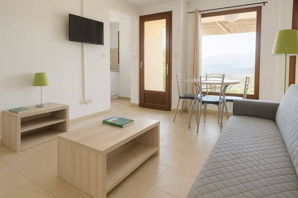 Foto 7 von 21: Mini-Villa mit Meerblick und WLAN in kleiner Residenz*** mit beheiztem Pool