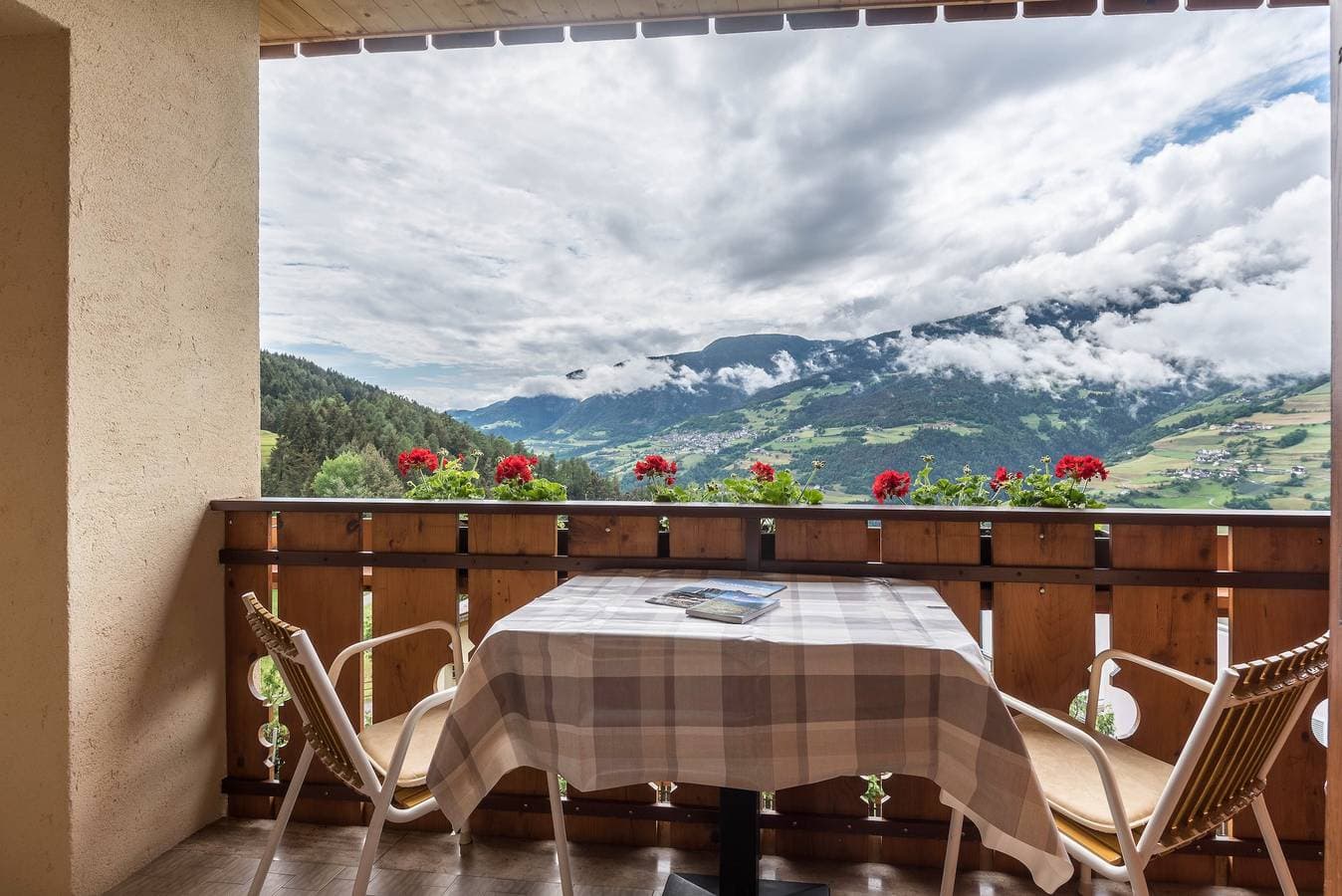Foto 5 von 27: Apartment "Haus Sonnegg - Sonnenuntergang" mit Bergblick, WLAN, Süd-Balkon