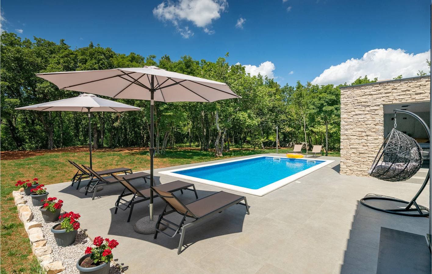 Foto 10 von 44: Geräumige 2-Zimmer-Wohnung mit Pool, WLAN und Parkplatz