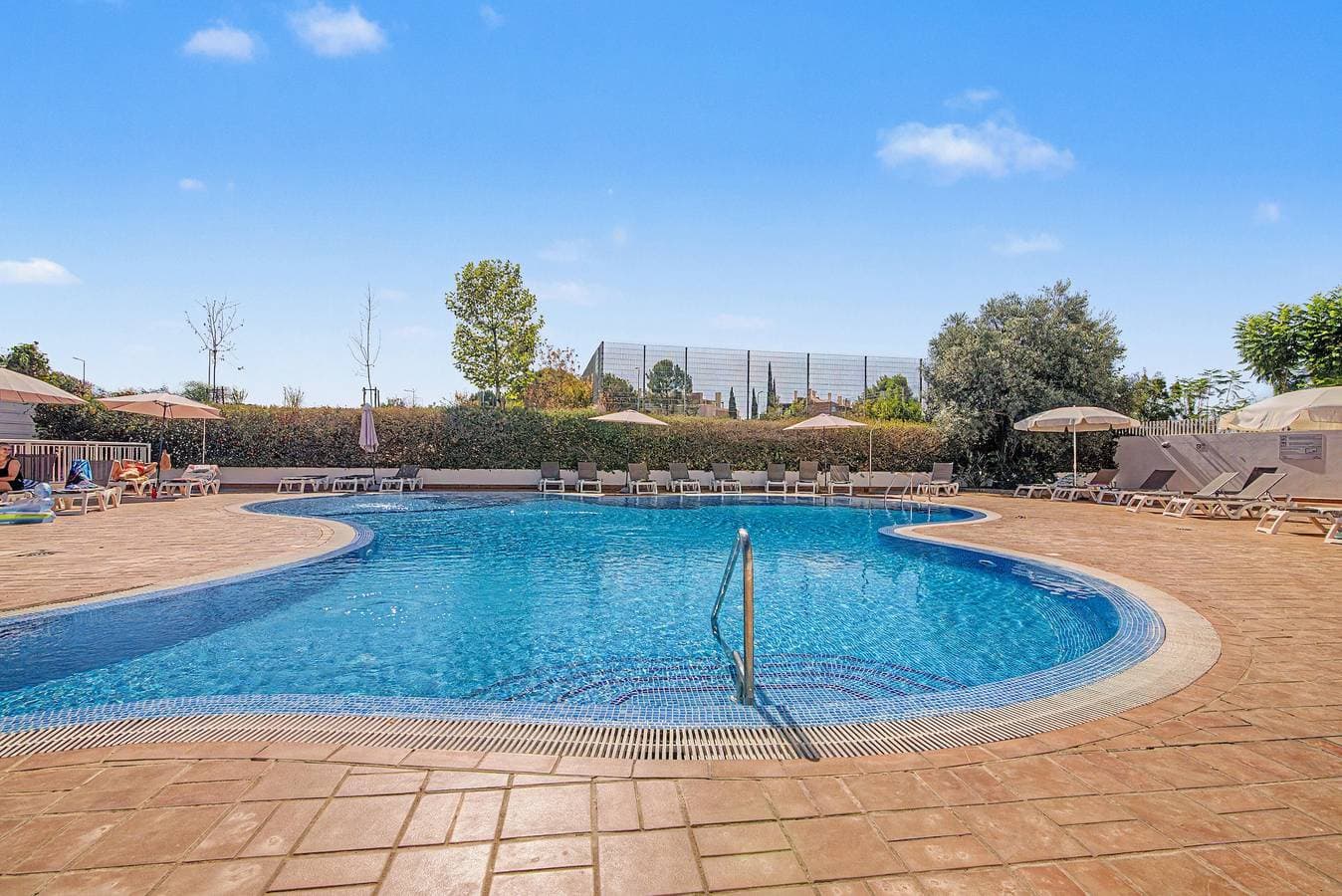 Luminoso T2 em condomínio piscina 1