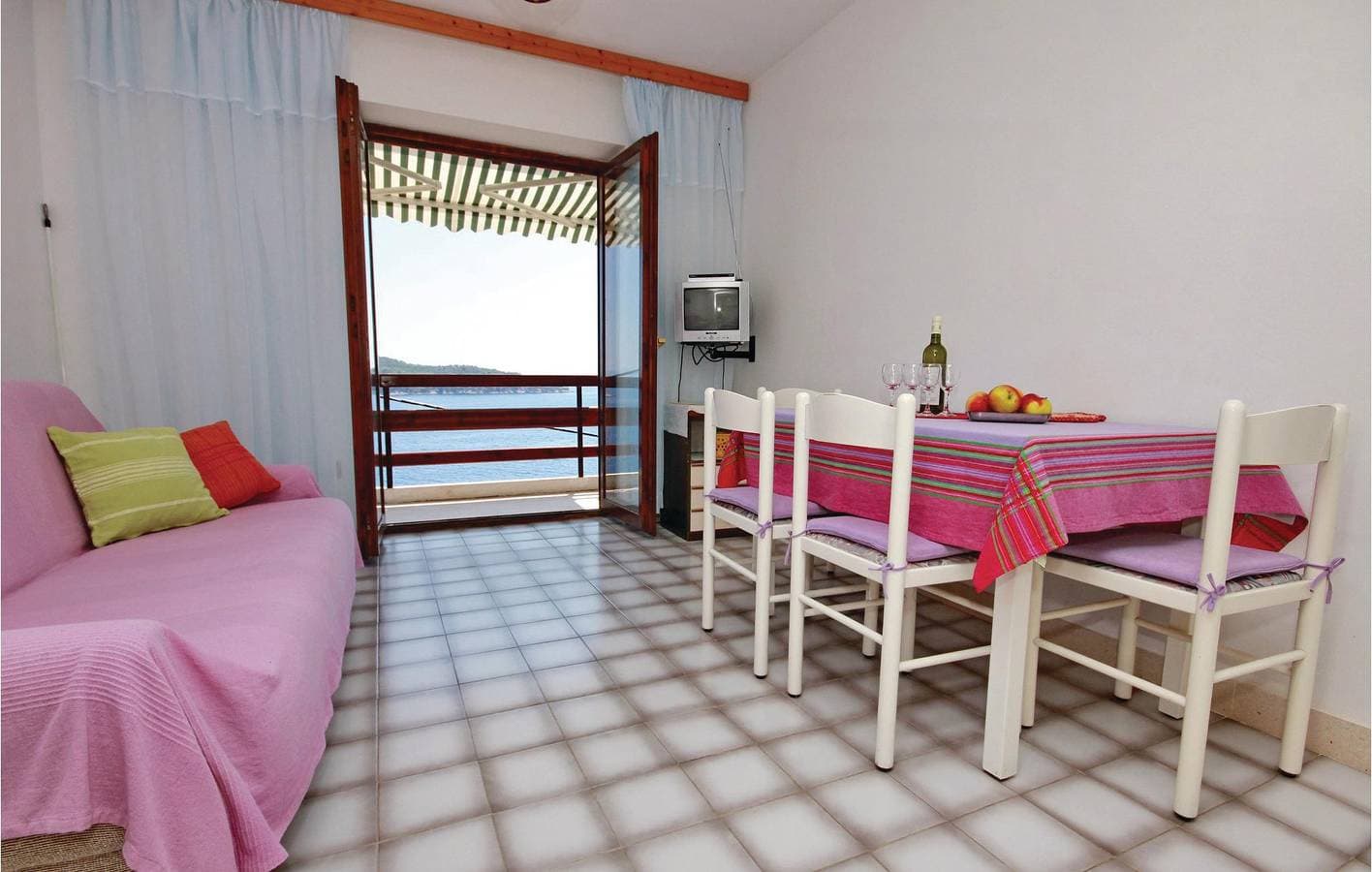 Foto 7 von 26: Gemütliche Ferienwohnung mit WLAN, Klimaanlage und Terrasse – 1000 m vom Strand Jabna entfernt