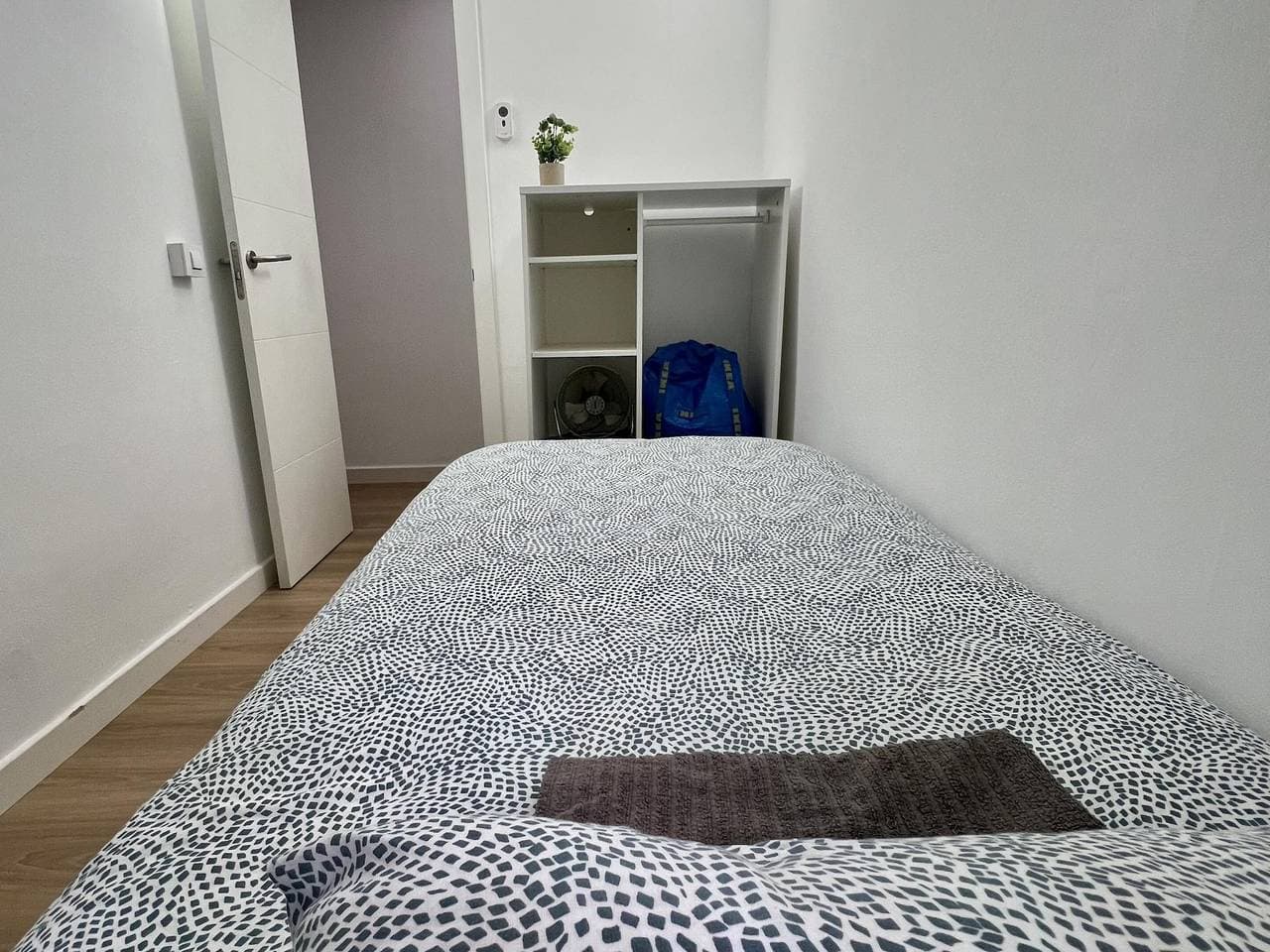 Foto 10 von 12: Modernes Apartment mit AC, WiFi & Küche 400m vom Stadtzentrum entfernt