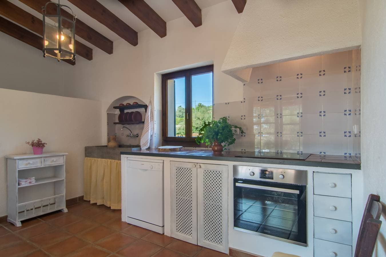 Foto 10 von 29: Schönes Ferienhaus "Finca Es Garballó" mit Garten, Pool, Terrassen und WLAN; Parkplätze vorhanden