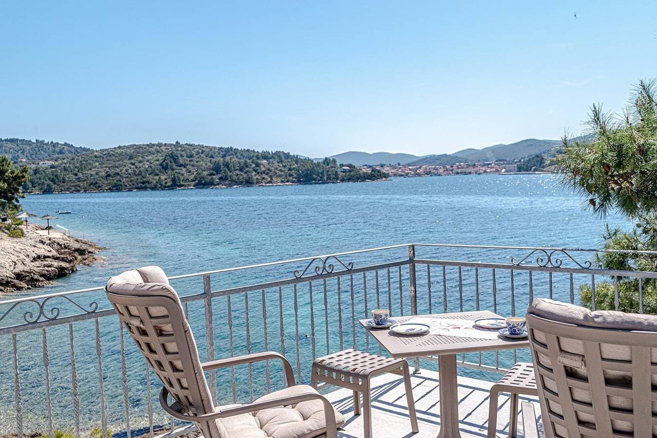 Foto 2 von 47: Schönes Ferienhaus am Meer Ema mit Terrasse