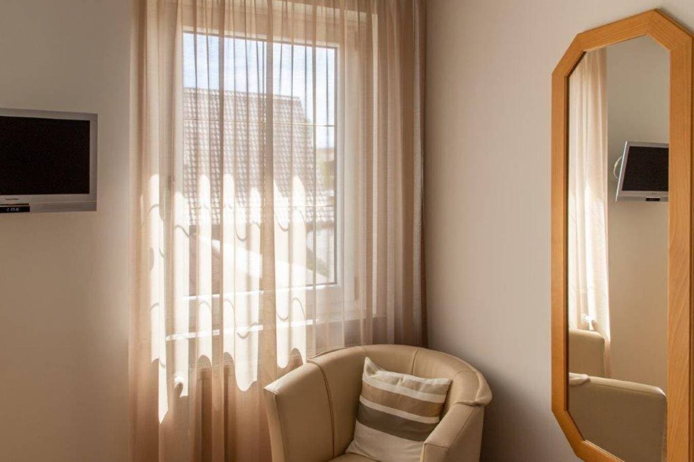 Foto 11 von 12: Ferienwohnung 'Fewo 1 - Elstar' mit Gemeinschaftsgarten, Balkon und WLAN
