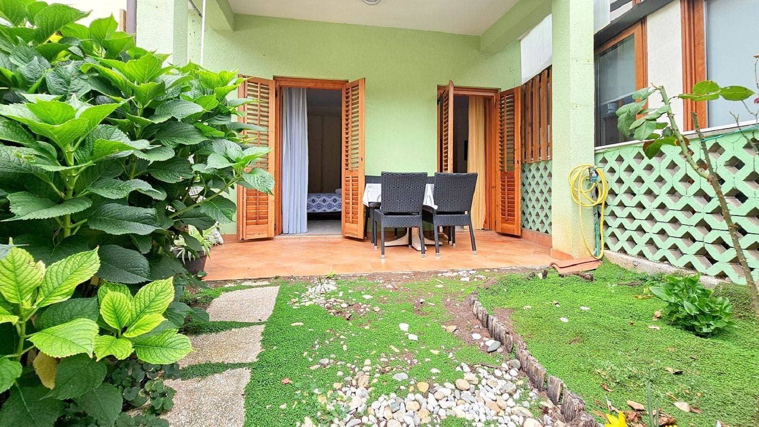 Charmantes Familienapartment nur 30 Meter zum Strand mit Steingrill 1