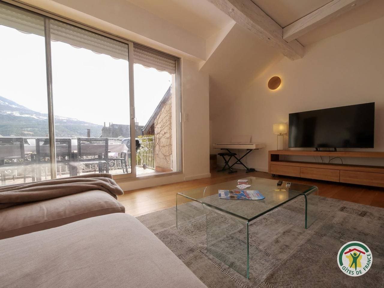 Foto 6 von 32: Gemütliche Gite mit Parkplatz, TV, Kamin in der Nähe von See und Fluss