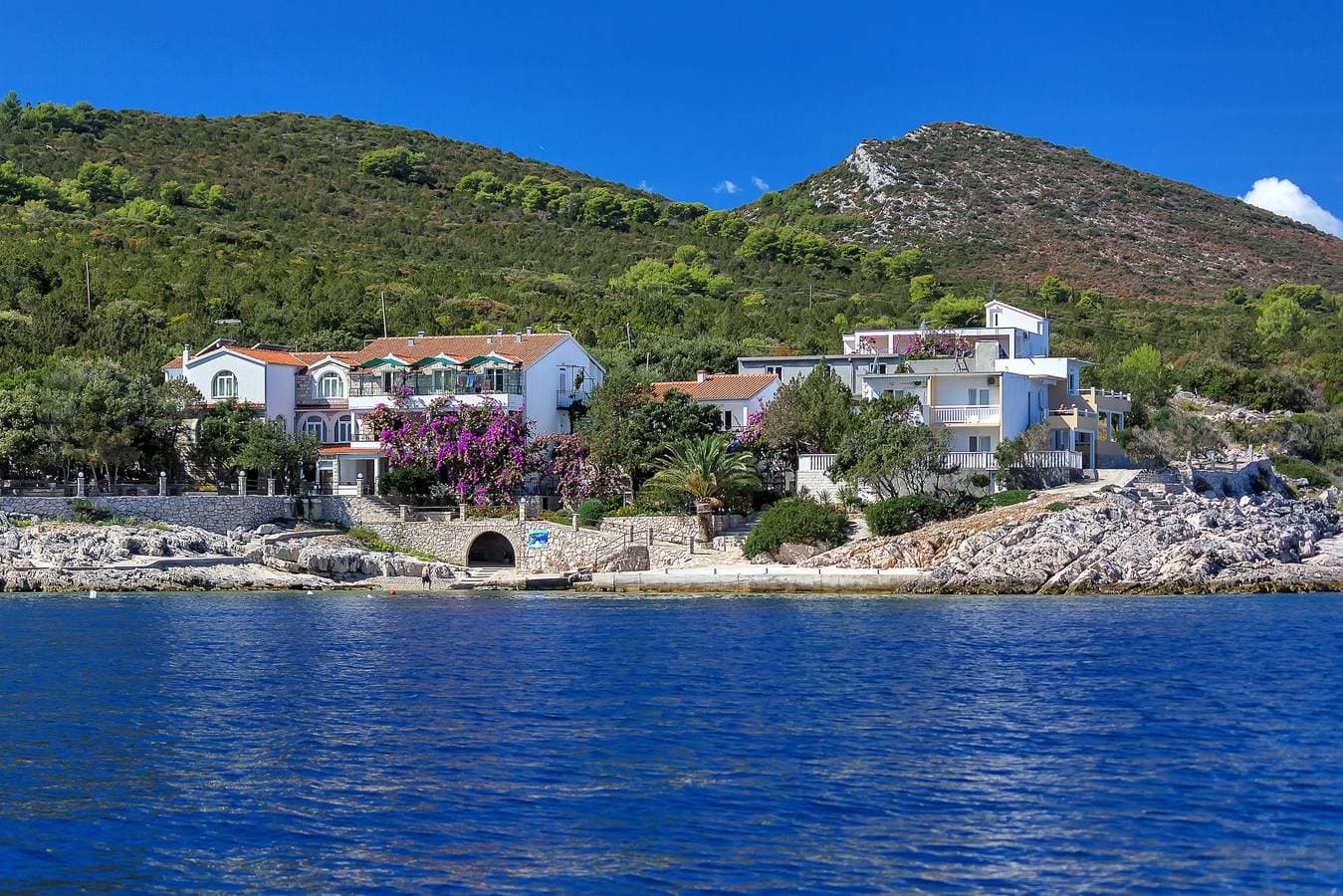 Foto 3 von 21: Studio Appartement am Strand Bucht Pokrivenik, Hvar As-14345-a