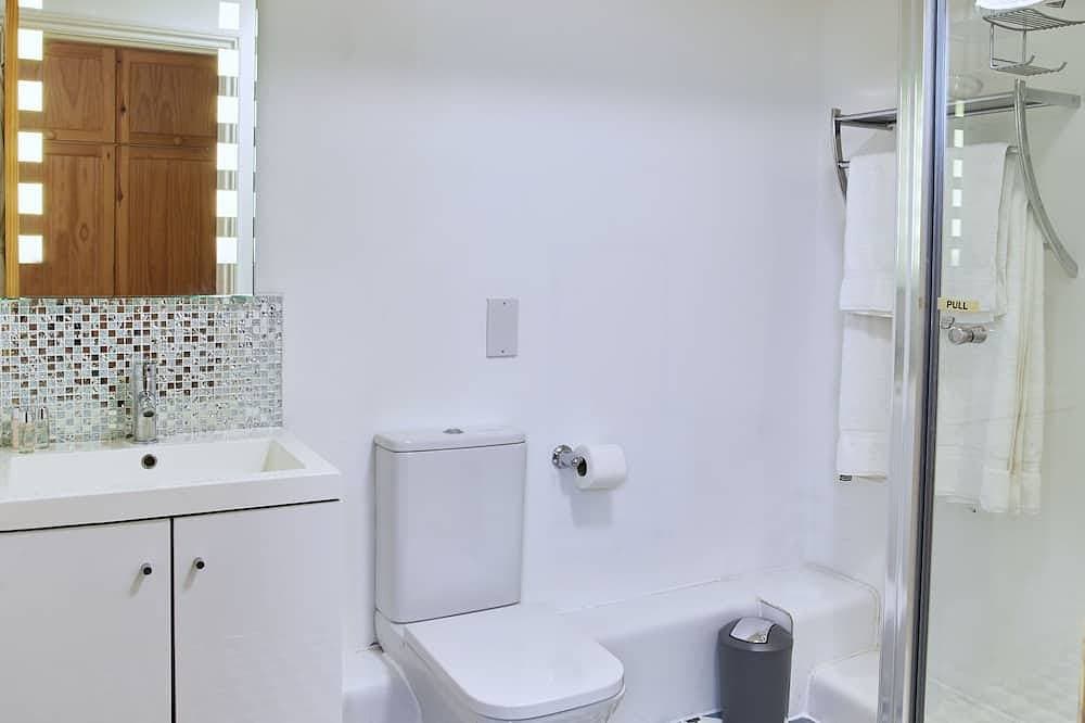 Foto 12 von 30: Suite-Ensuite-Blick auf den Hof-Seperate Bath and Shower