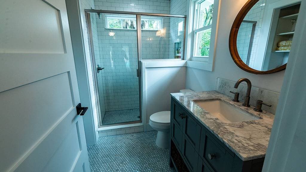 Foto 2 von 26: Charming Carriage House with Private Balcony