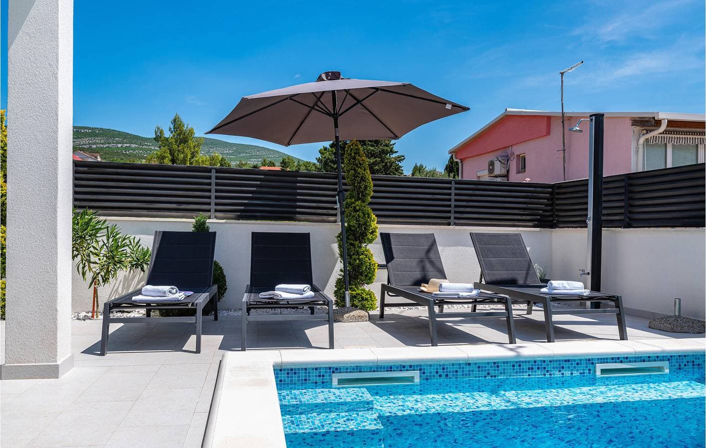 Foto 9 von 35: Reizende Ferienwohnung mit Pool, WLAN und Terrasse in Küstennähe