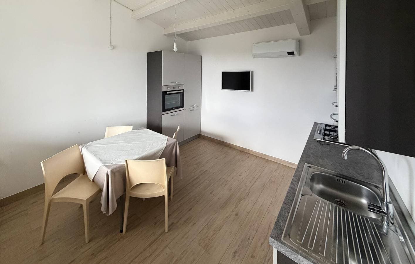 Foto 7 von 13: Gemütliches Apt mit AC, Pool, Parkplatz & Garten