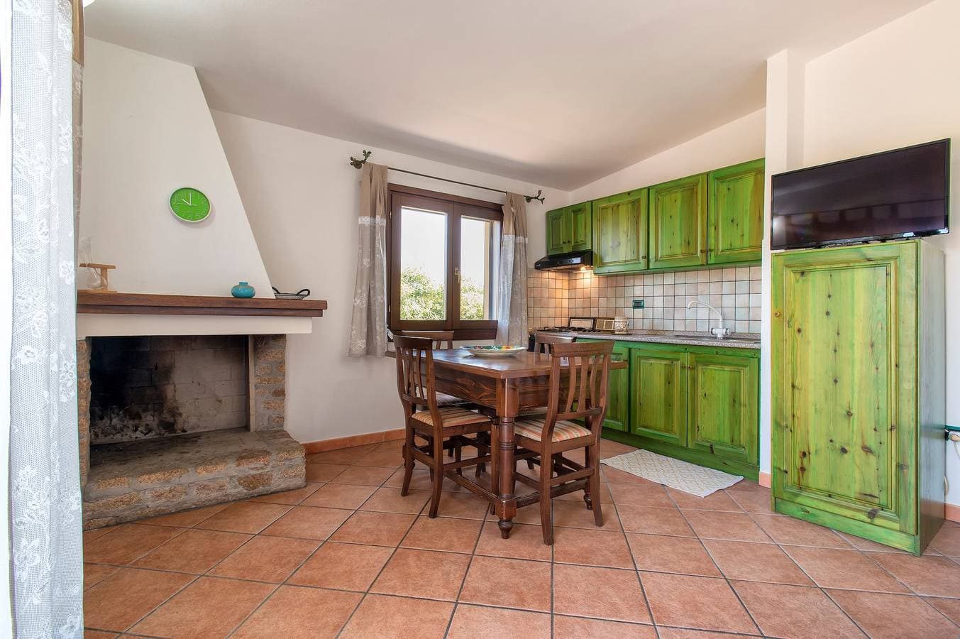 Foto 11 von 33: Ferienhaus „Vista Mozzafiato ad Isola Rossa“ mit Meerblick, privater Terrasse & Klimaanlage