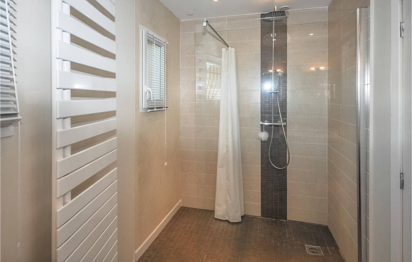 Foto 10 von 23: 120qm Wohnung mit AC, Parkplatz, Pool & Terrasse