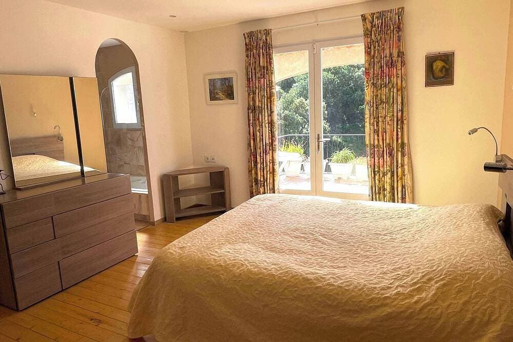 Foto 2 von 30: Seaside Villa With Pool - Perfect For Family & Friends