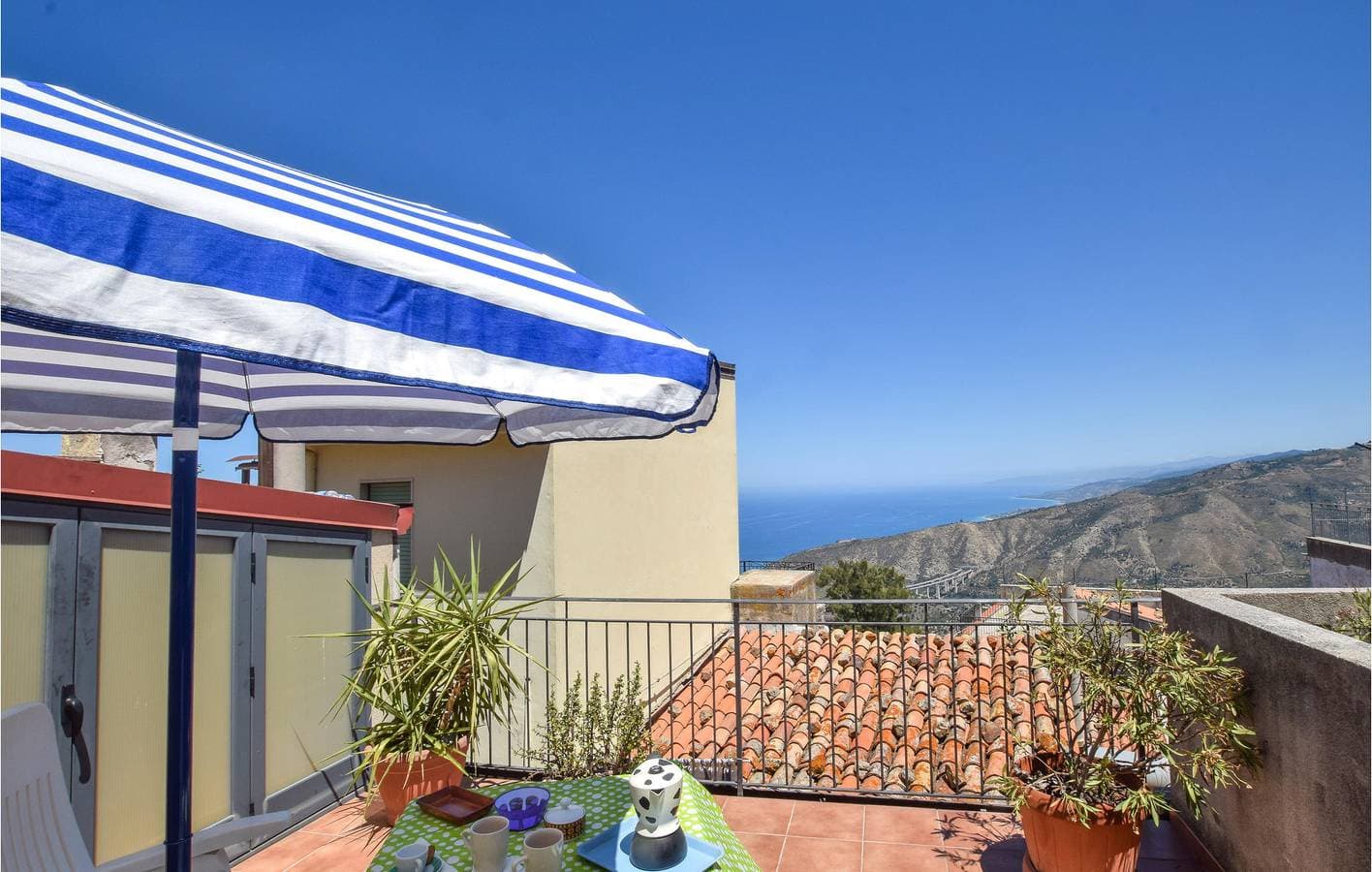 Foto 10 von 27: Meerblick Apt: 70sqm, WiFi, Terrasse, Küche | Tusa 300m