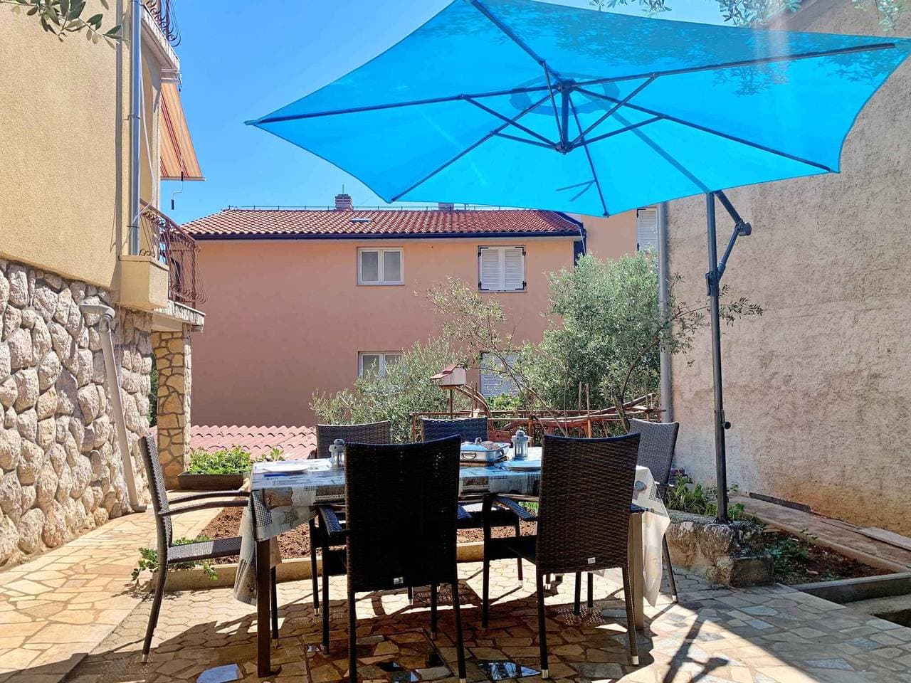 Foto 8 von 36: Ferienwohnung mit Meerblick und Klimaanlage