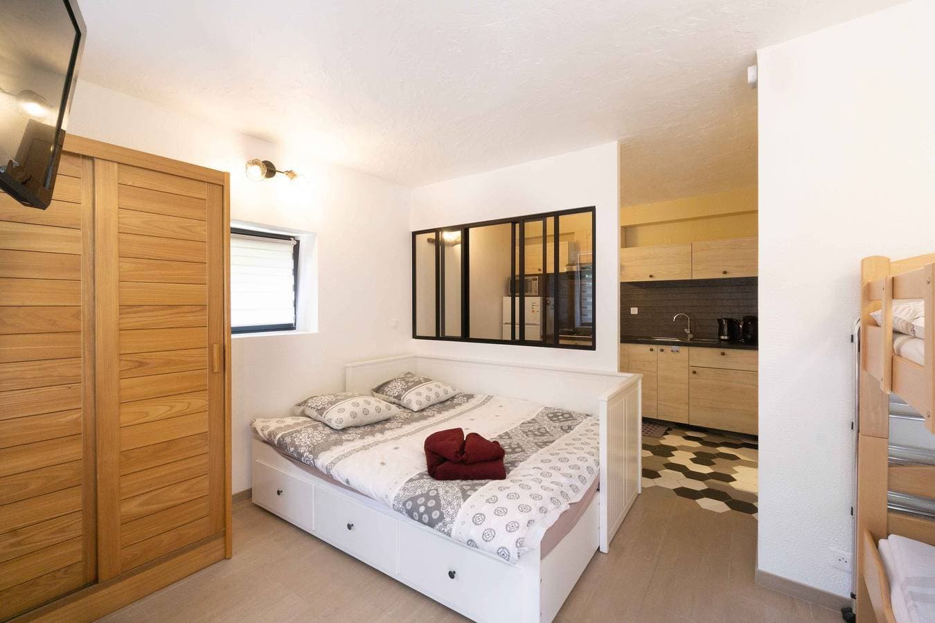 Foto 4 von 12: Einzimmerapartment 'Chalet Belamy 1' mit Bergblick, privater Terrasse und Wi-Fi