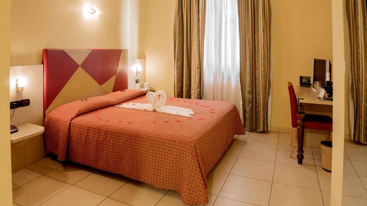 Foto 6 von 18: Standard Double or Twin Room