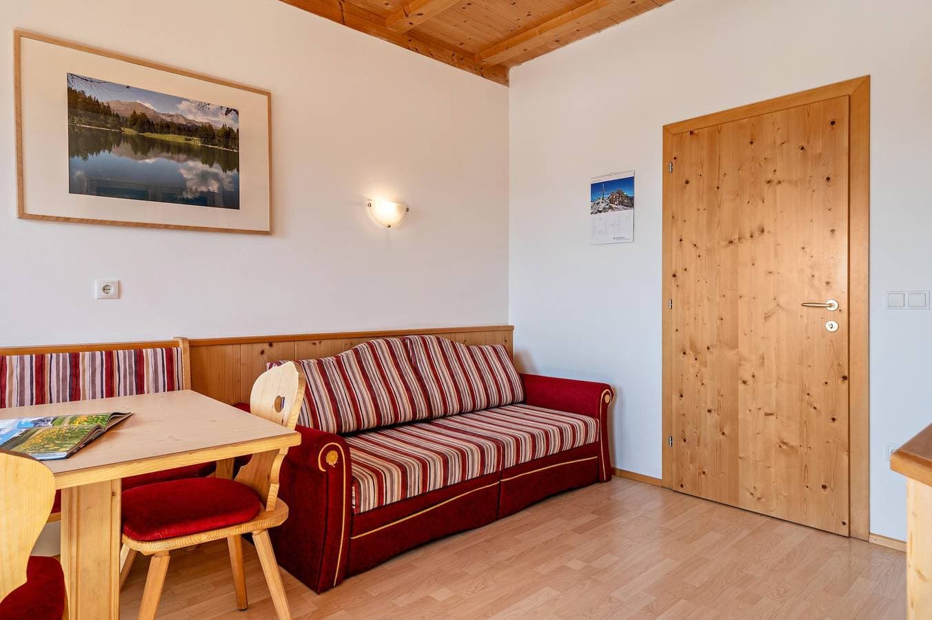 Foto 7 von 29: Ferienwohnung 'Haus Alpenblick Apt Edelweiß' mit Bergblick, Gemeinschaftsgarten und WLAN