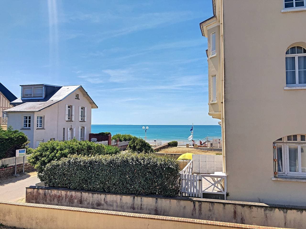 Stadthaus 50m vom Strand und Geschäften, 2 Zimmer, gemeinsamer Hof 1