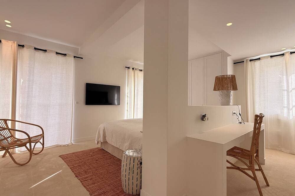 Foto 3 von 30: 6 bedroom villa completely renovated in 2026 located between sea and countryside ✨