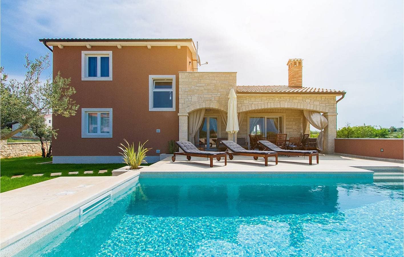 Foto 5 von 39: Gemütliche 2-Zimmer-Wohnung mit Pool, WLAN und Parkplatz in der Nähe von Labinci und einer Pizzeria