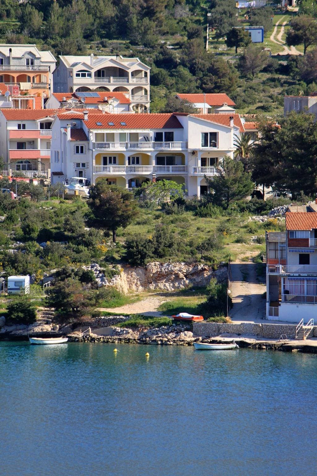 Foto 3 von 25: 2-Zimmer-Ferienwohnung mit Terrasse und Meerblick Grebastica, Sibenik -a