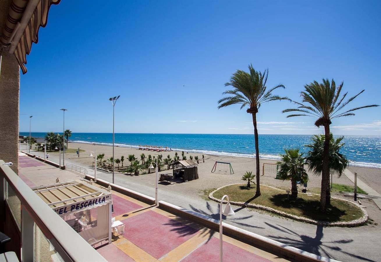 Foto 2 von 25: Ferienwohnung "Studio 2 Sea front" Am Strand mit Meerblick