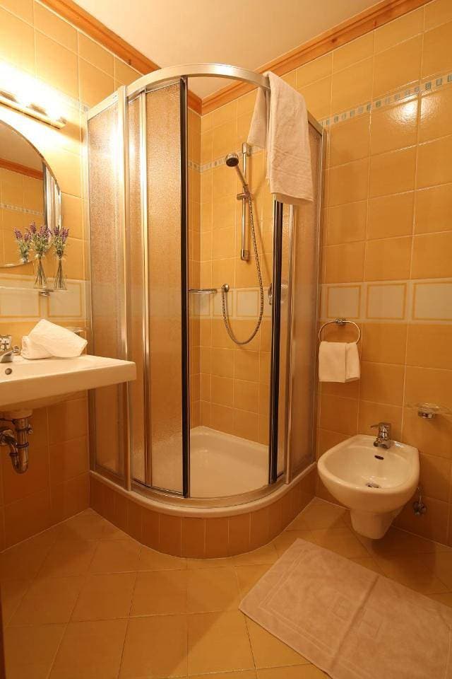 Foto 9 von 11: Double Room with Bathroom without Kitchen