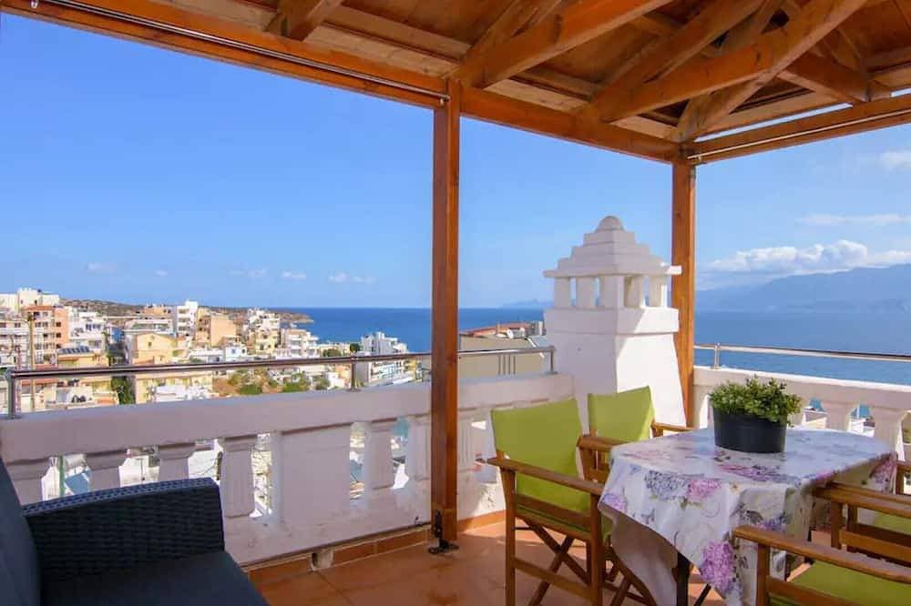 Lovely & Cozy Apartment with Magnificent Sea View, near the center 1