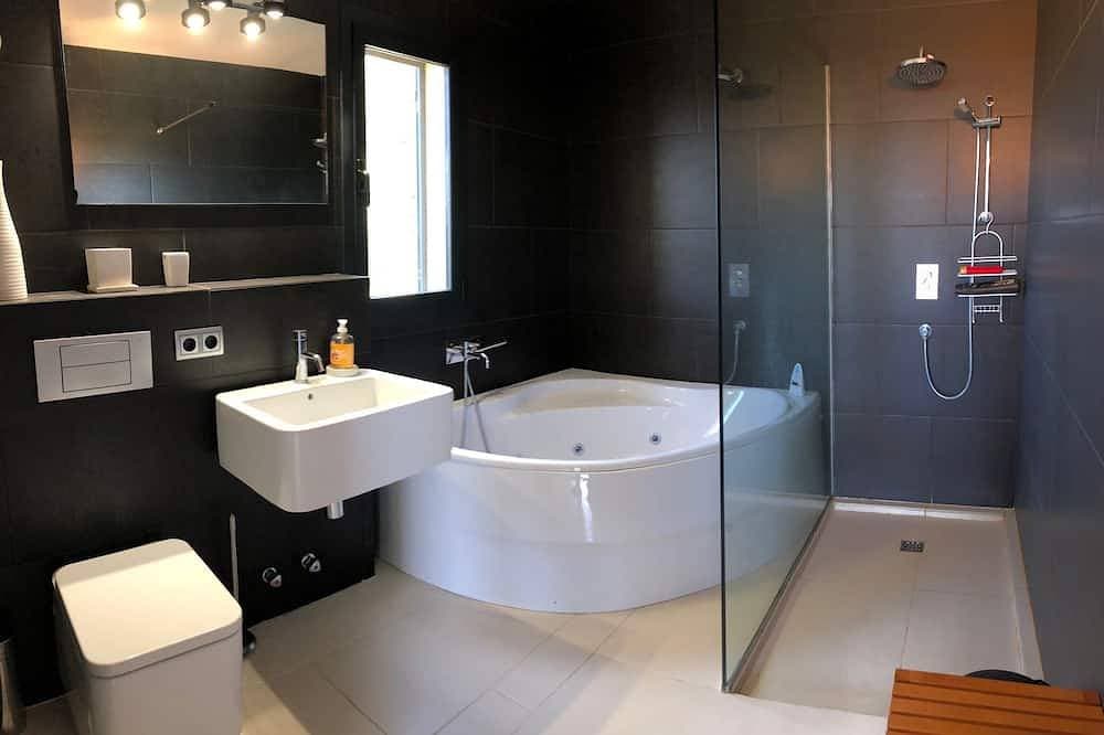 Foto 9 von 30: Exklusive Villa mit beheiztem Pool, Whirlpool und Außenküche