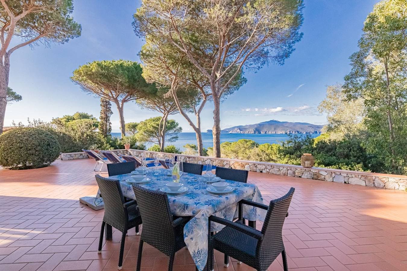 Foto 9 von 54: Villa für 8 Personen mit Terrasse