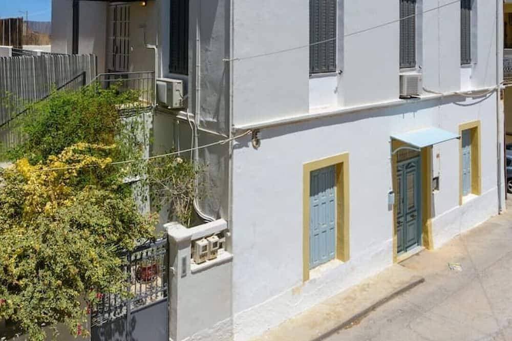 Foto 12 von 30: Mary's Central Beachside Mansion- with large Terrace  und Balkon