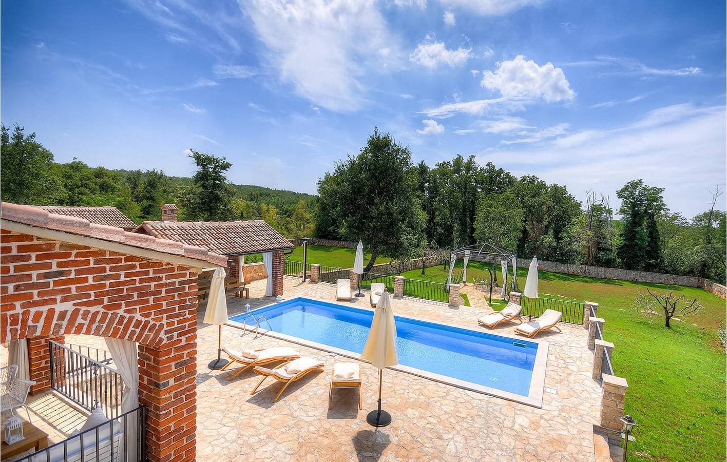 Foto 13 von 45: Gemütliche 2-Zimmer-Wohnung mit Pool, WLAN und Parkplatz in der Nähe des Stadtzentrums von Prhati