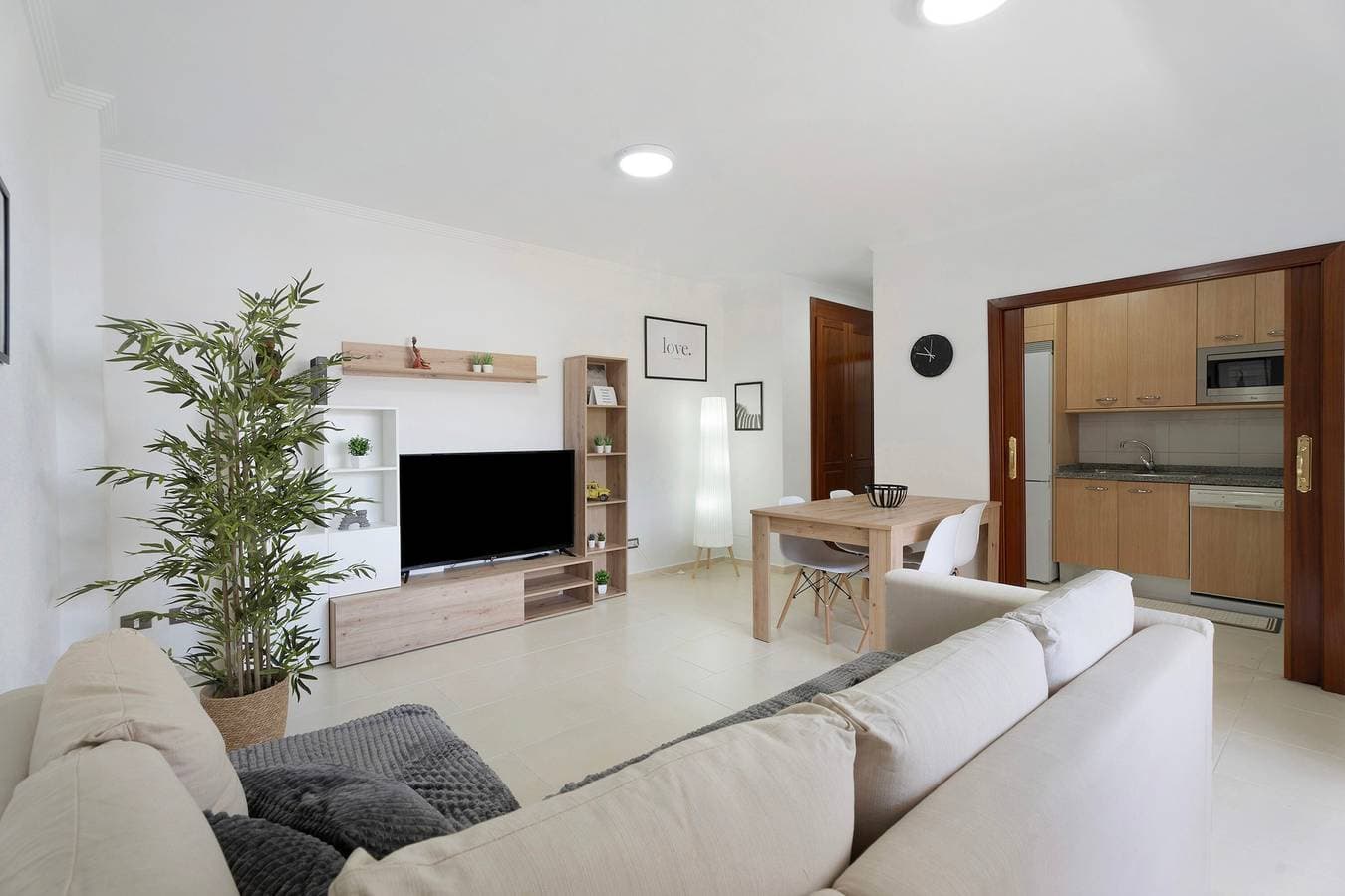 Foto 7 von 25: Ferienwohnung 'Apartamento Opuntia' mit Bergblick, Balkon und WLAN