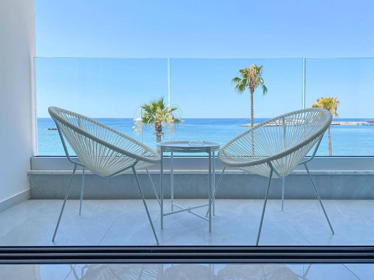 Phaedrus Living: Marina Sea View Flat 214 Emerald 1