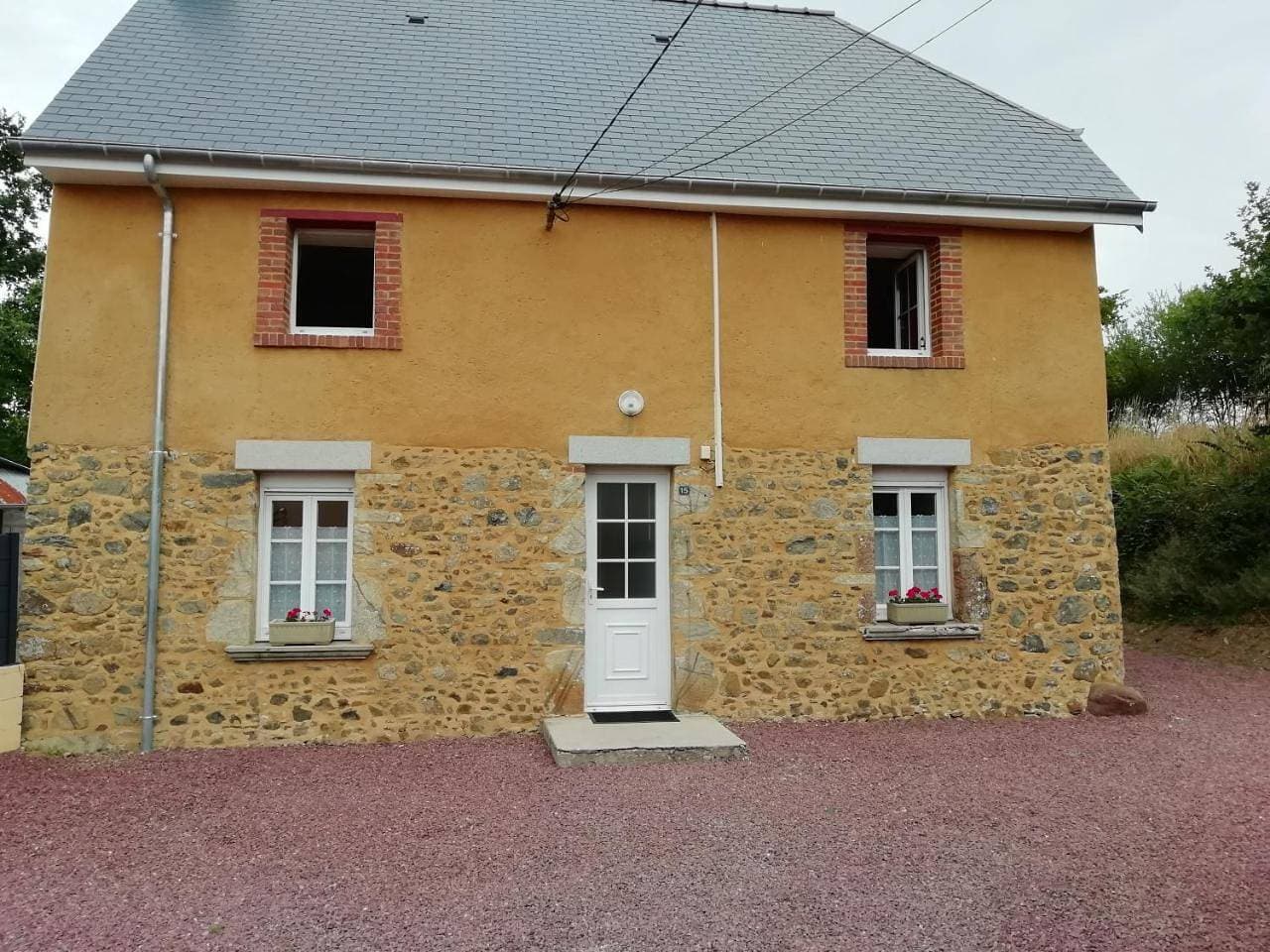 Foto 6 von 10: Three-Bedroom House
