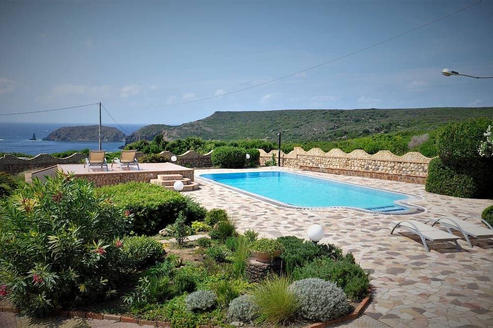 Panorama-Villa mit Pool und Meerblick 1