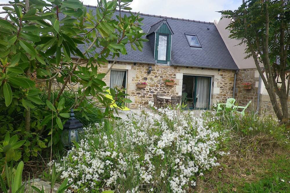 Country house a few minutes from the sea and the pink granite coast 1