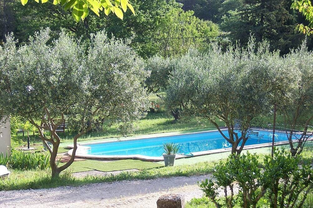 Oustaou Du Gayet, a charming vacation rental with a private pool and air conditioning 1