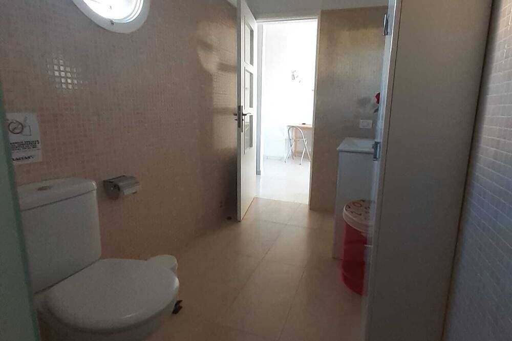Foto 7 von 30: Large, bright studio with terrace and pool view