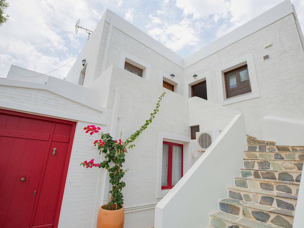 Foto 3 von 32: Ferienwohnung 'Dendrinos House' mit Meerblick, WLAN und Klimaanlage