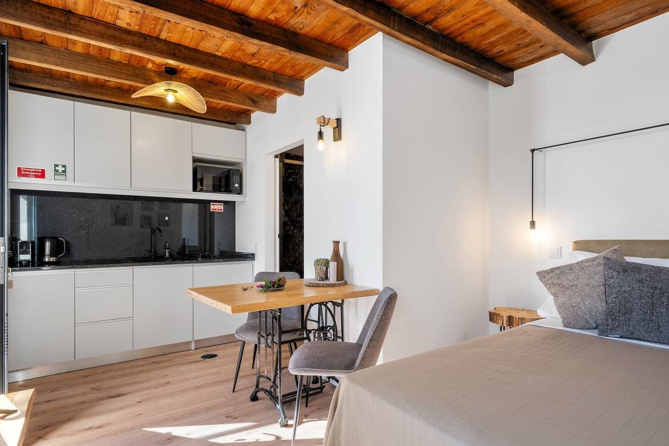Foto 6 von 23: Studio-Apartment 'Ocean View Rock House' mit Balkon und WLAN