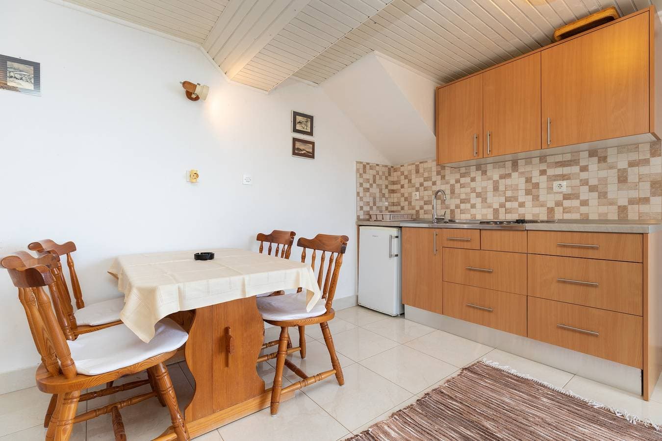 Foto 12 von 24: Studio Appartement am Strand Nemira, Omis As-2776-a