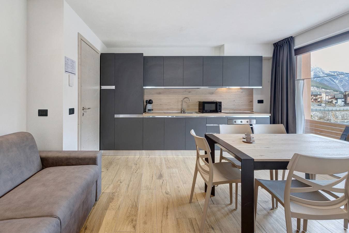 Foto 4 von 31: Ferienwohnung 'Appartamento La Serenella' mit Bergblick, Garten und WLAN