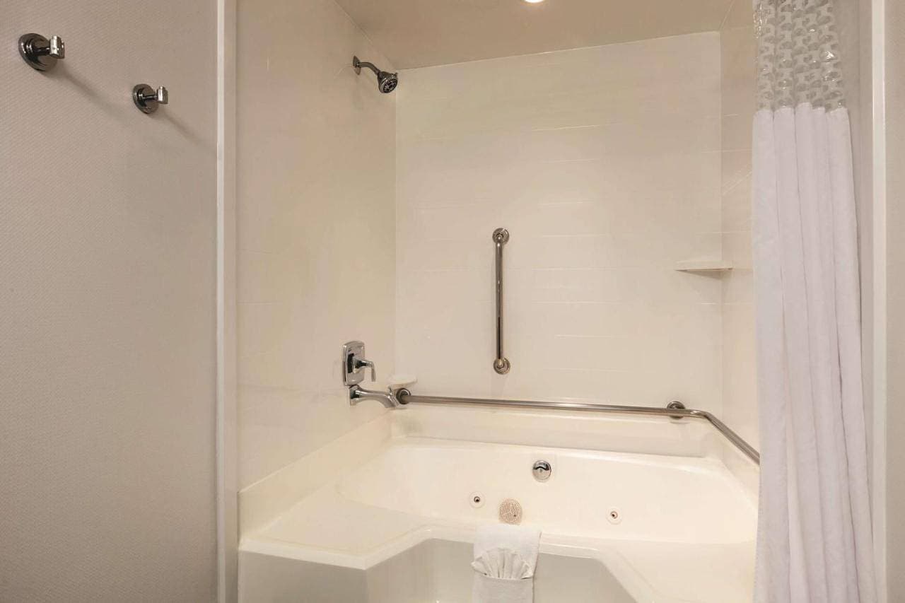 Foto 12 von 12: One-Bedroom King Suite with Whirlpool - Non-Smoking