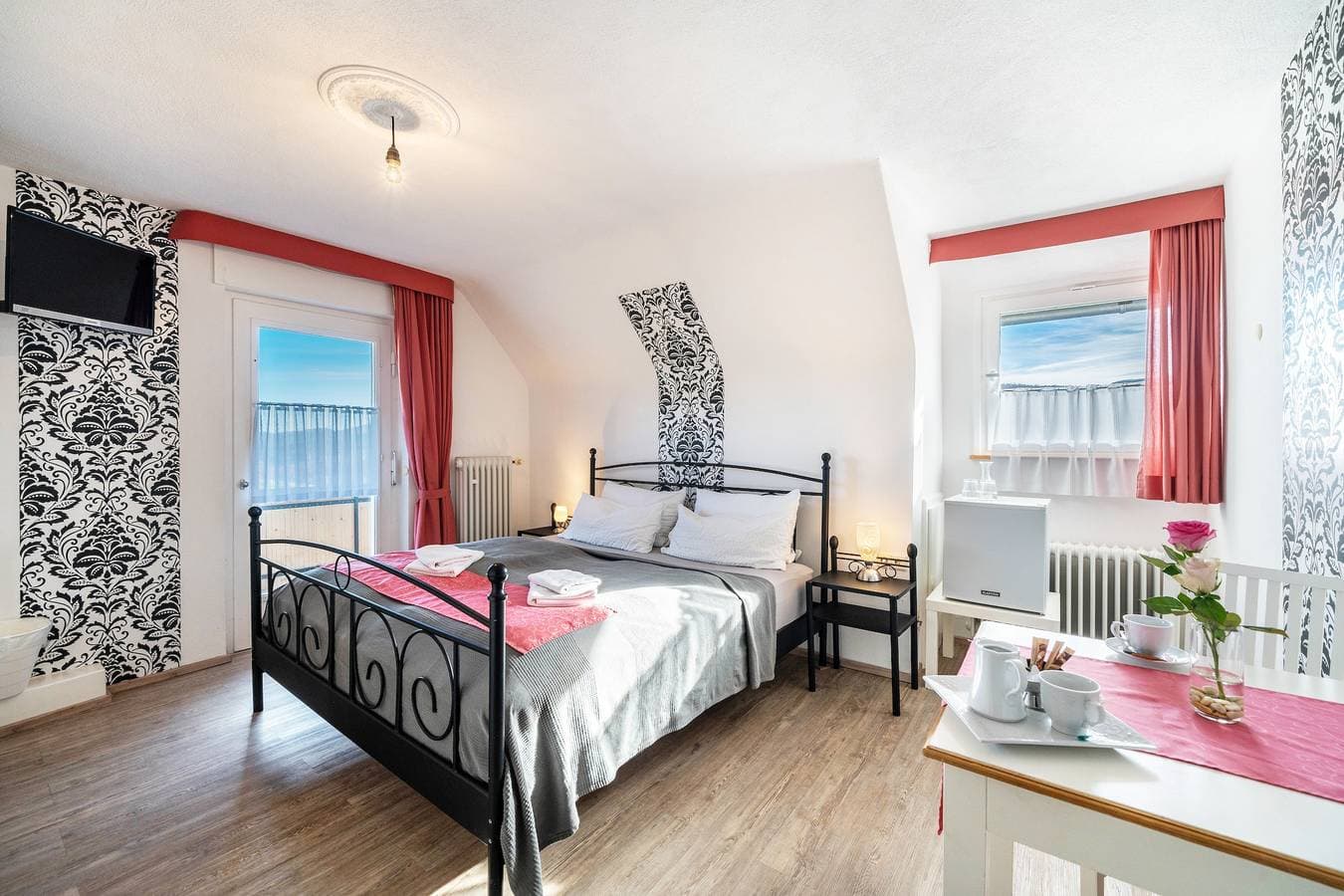 Foto 3 von 24: Café Pension Pfaus - 1 Ferienwohnung (4 pax), 3 Doppelzimmer und 1 Dreibettzimmer